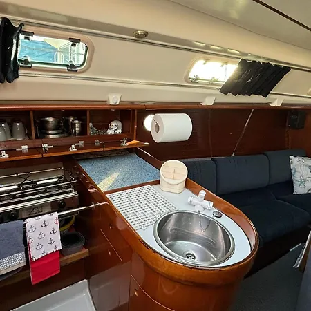 West Sailing 페니케
